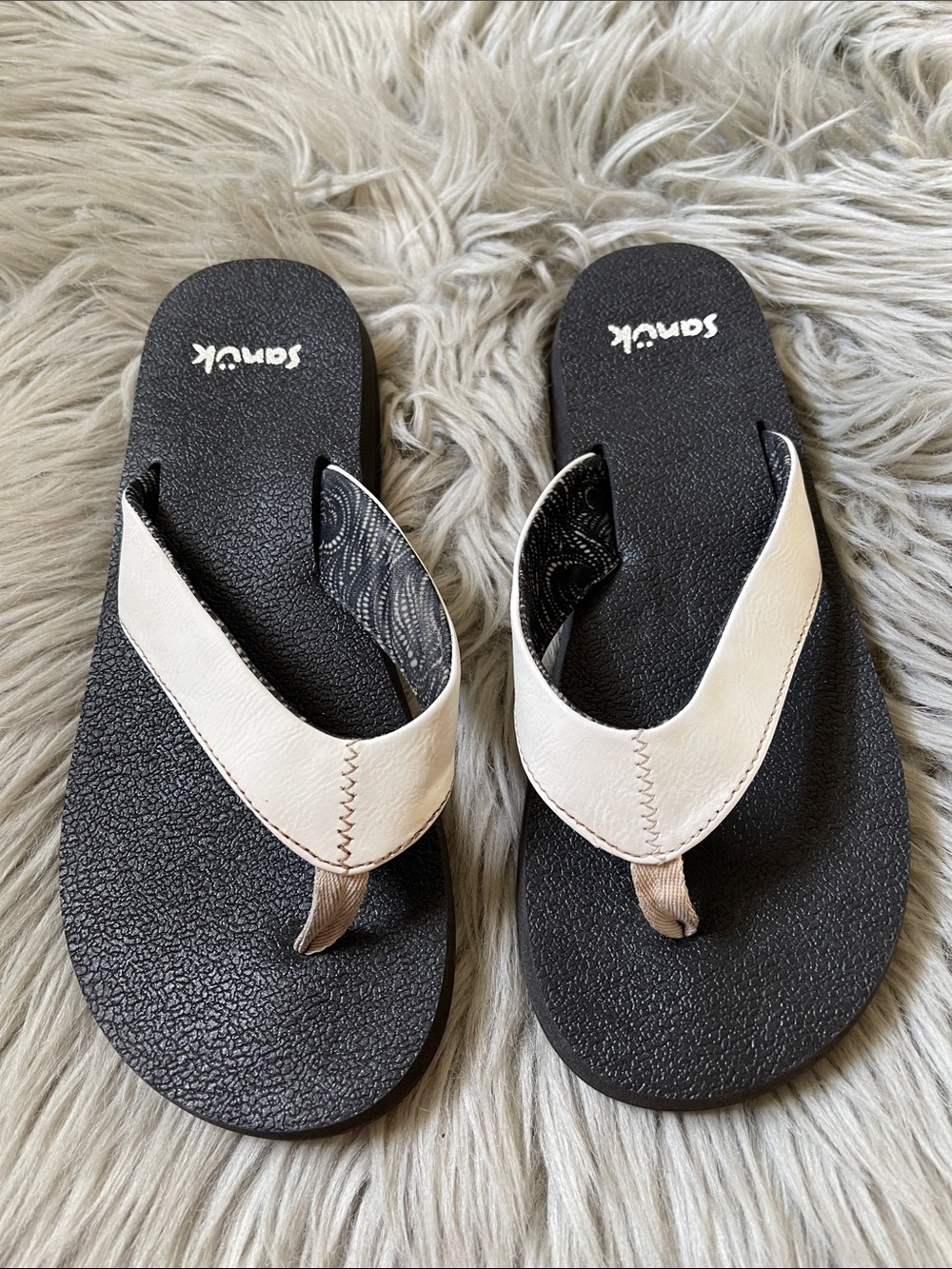 Sanuk Black and White Women's Flip Flop Sandals